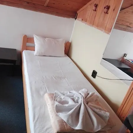 Hostel Plaza *