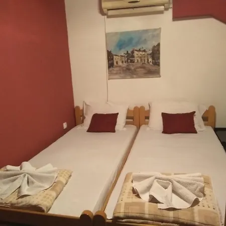 Hostel Plaza *